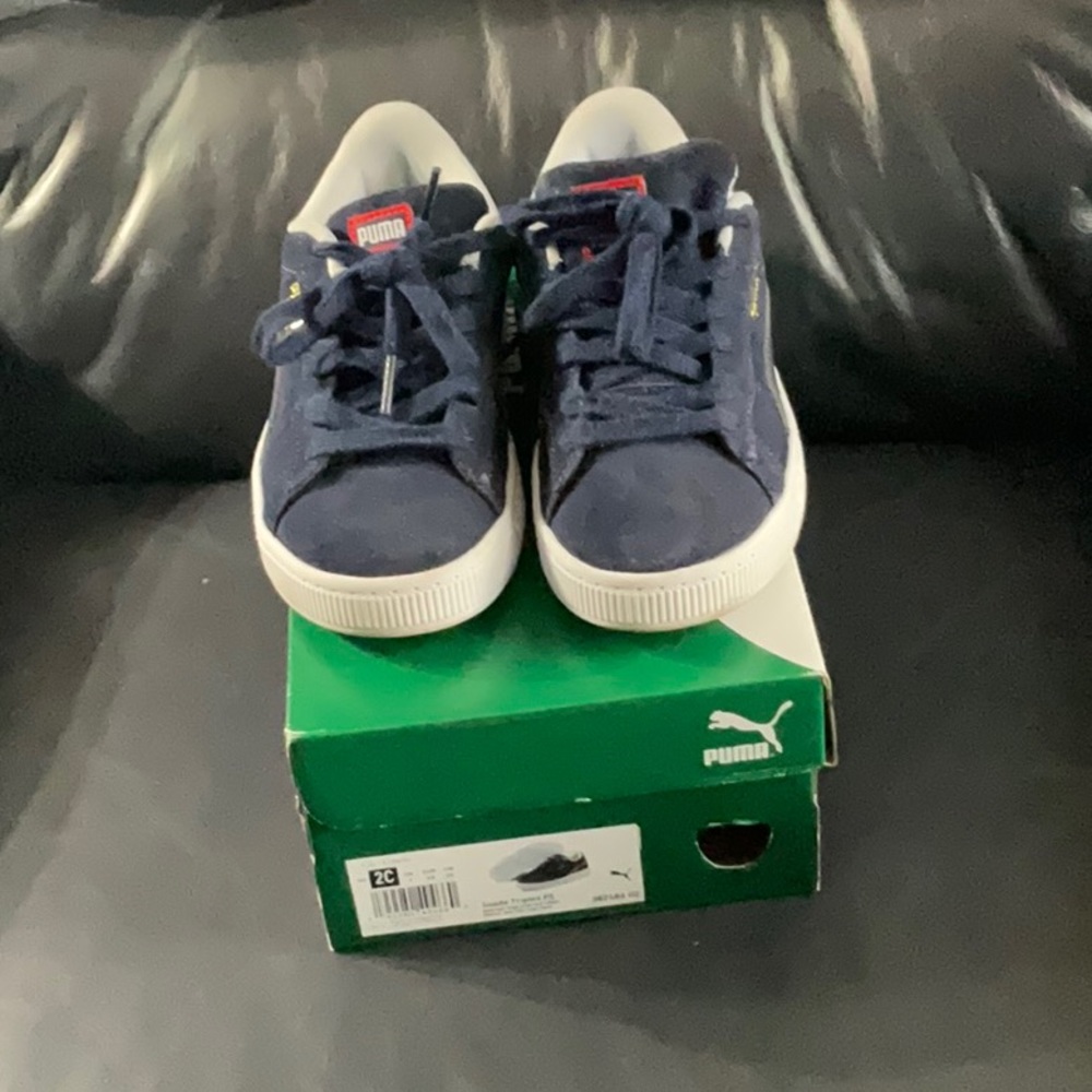 Boys navy suede Puma’s
